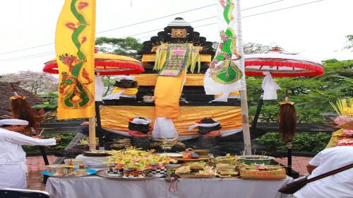 Karya Pujawali/Piodalan Purnamaning Sasih Kapat di Pura Padmasana PDAM Kota Denpasar