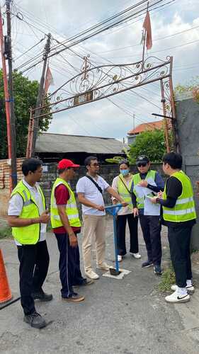 Pelaksanaan uji coba isolasi Blok DMA 4 di wilayah Perumnas Monang-maning